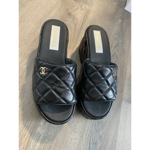 Chanel Leather Slides Interlocking CC Logo Women's Size 37 Black - Picture 2 of 10
